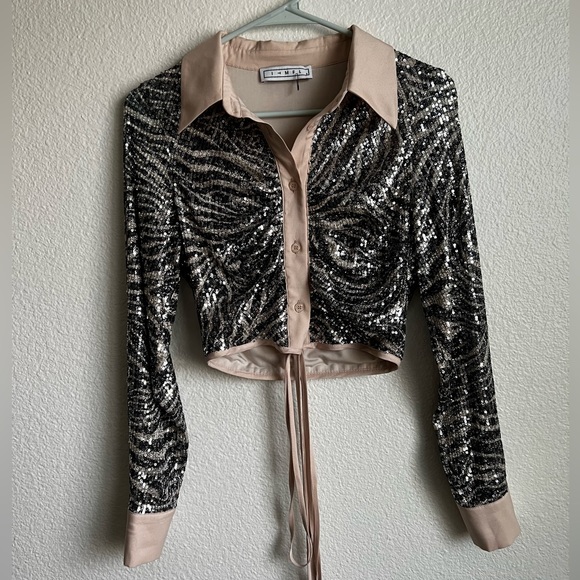 IN THE MOOD FOR LOVE Lina Sequined Zebra Button-Front Crop Top - Picture 5 of 10